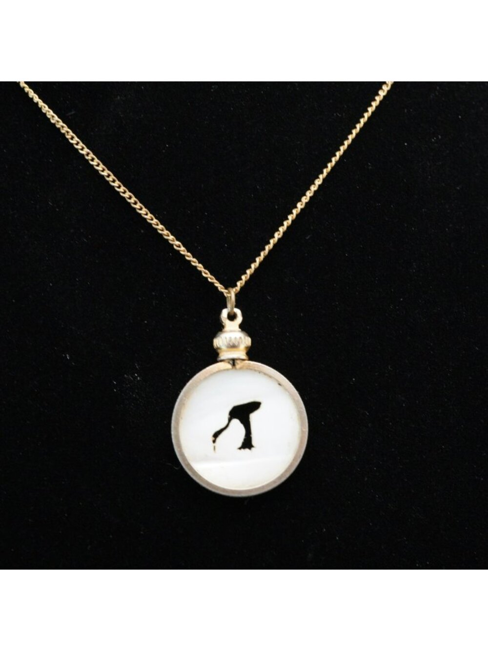 Vintage Gold Tone Kiwi Bird Shell Pendant Necklace 15"